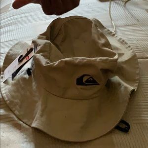 Quicksilver bucket hat